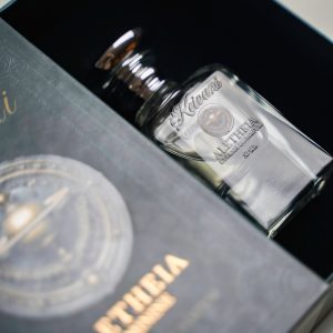 عطر اکستریت دی پرفیوم زنانه کیوانی مدل الثیا با رایحه خنک حجم ۵۰ میلی‌لیتر