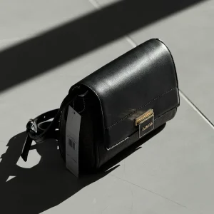 کیف دوشی زنانه Calvin Klein مدل Signature Black | کیف زنانه | تاناسنتر