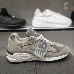 کتونی مردانه New Balance مدل 990v2