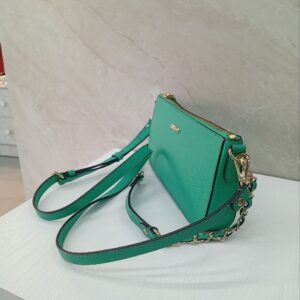 کیف کراس بادی زنانه DKNY مدل Bryant Park ساخته شده از چرم طبیعی