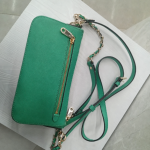 کیف کراس بادی زنانه DKNY مدل Bryant Park ساخته شده از چرم طبیعی