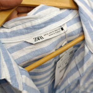 شومیز زنانه ZARA جنس کنف با طرح راه‌راه سفید و آبی